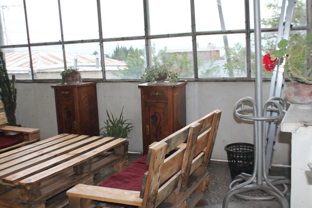Tlt Guest House Телави Екстериор снимка