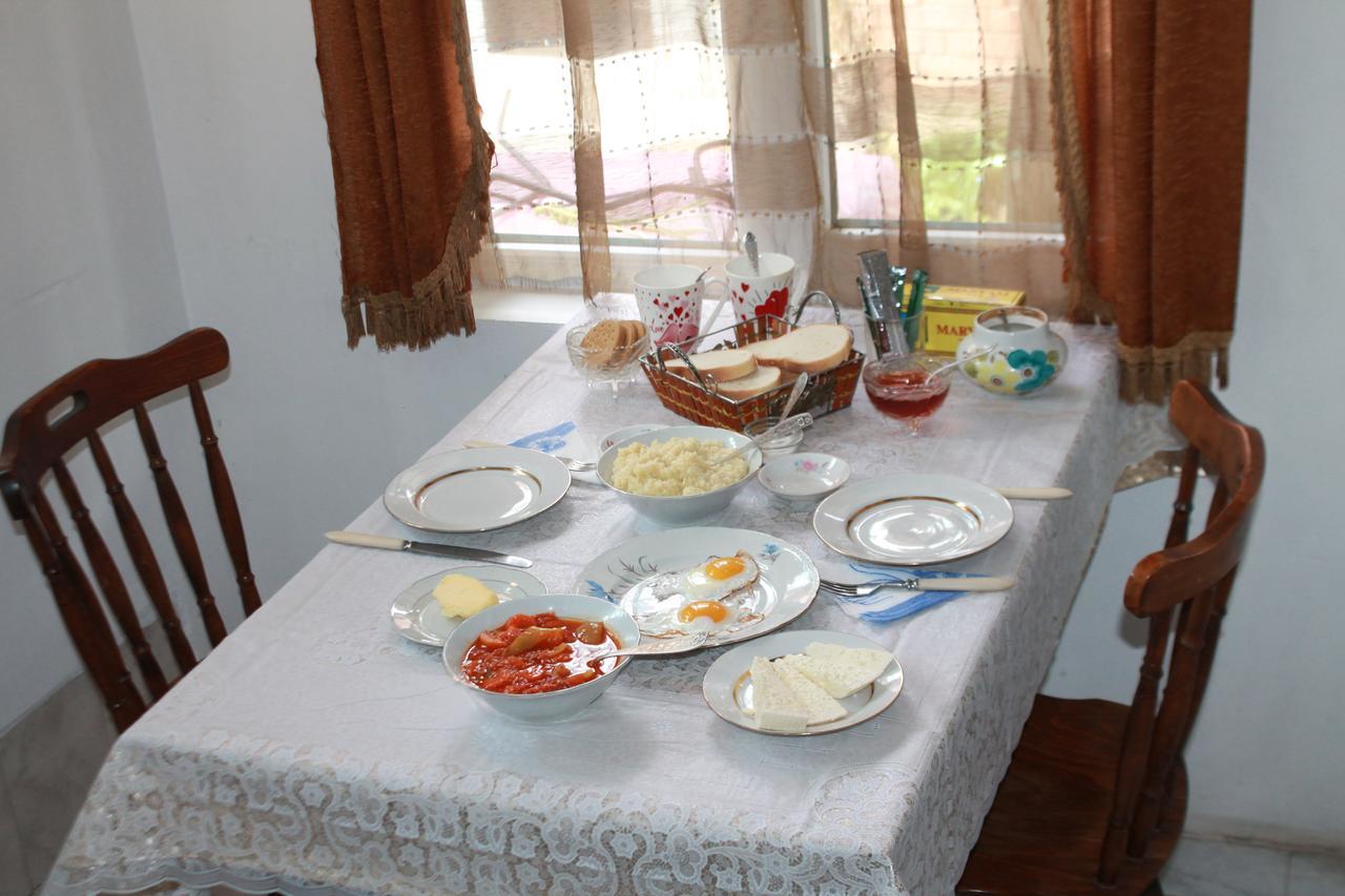 Tlt Guest House Телави Екстериор снимка