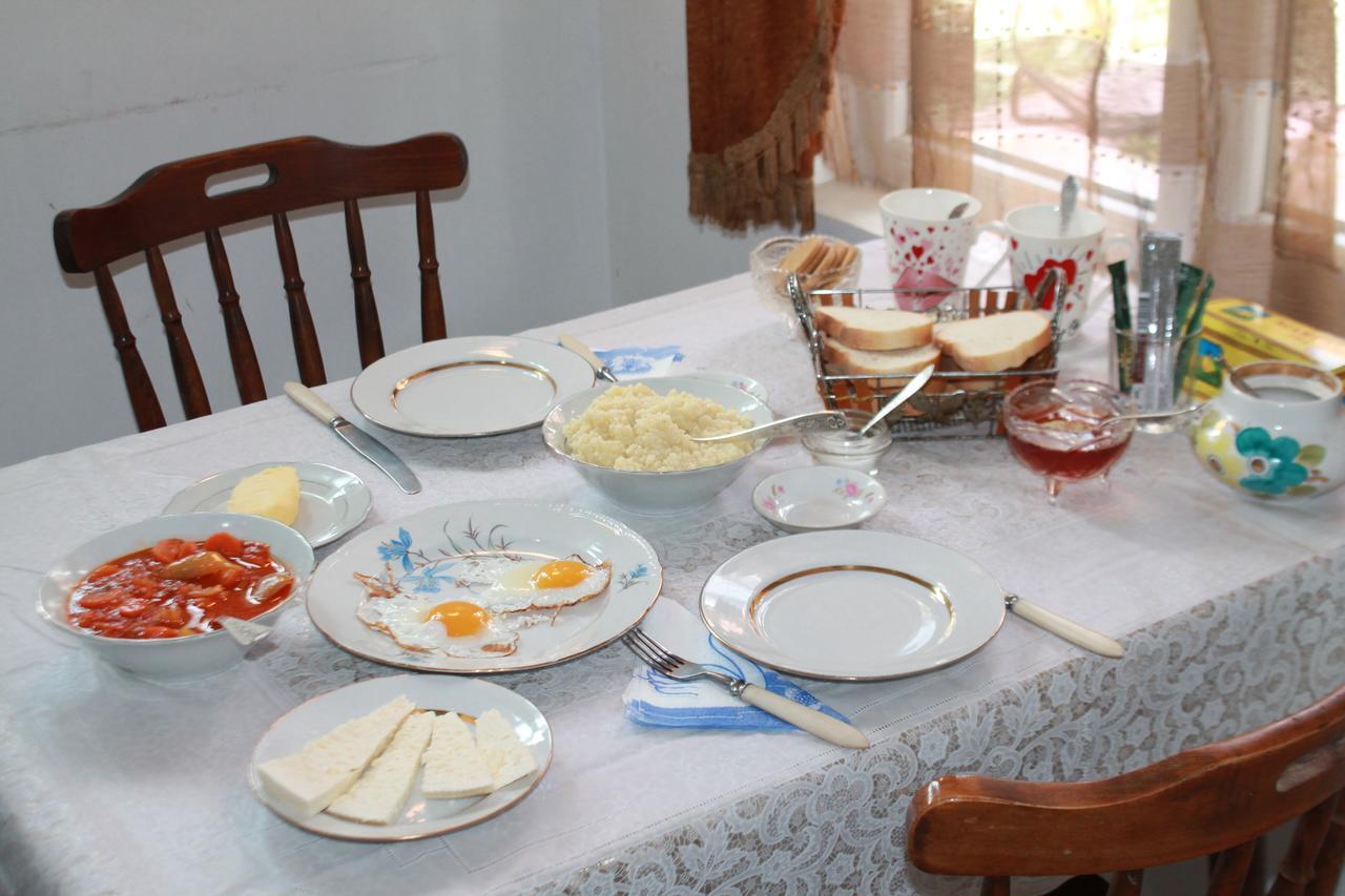 Tlt Guest House Телави Екстериор снимка